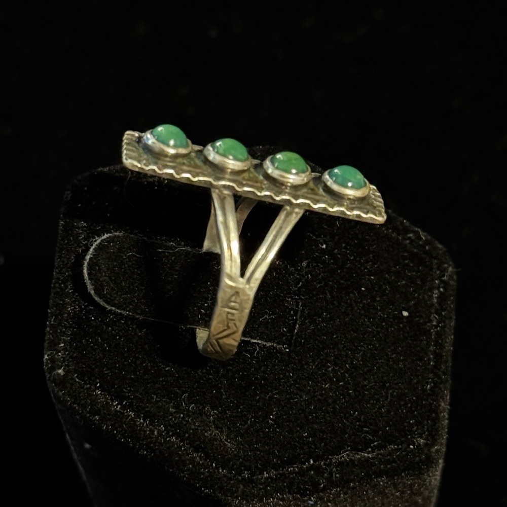Vintage Native American Turquoise Sterling Silver Ring Size 7 (19) - Picture 2 of 9